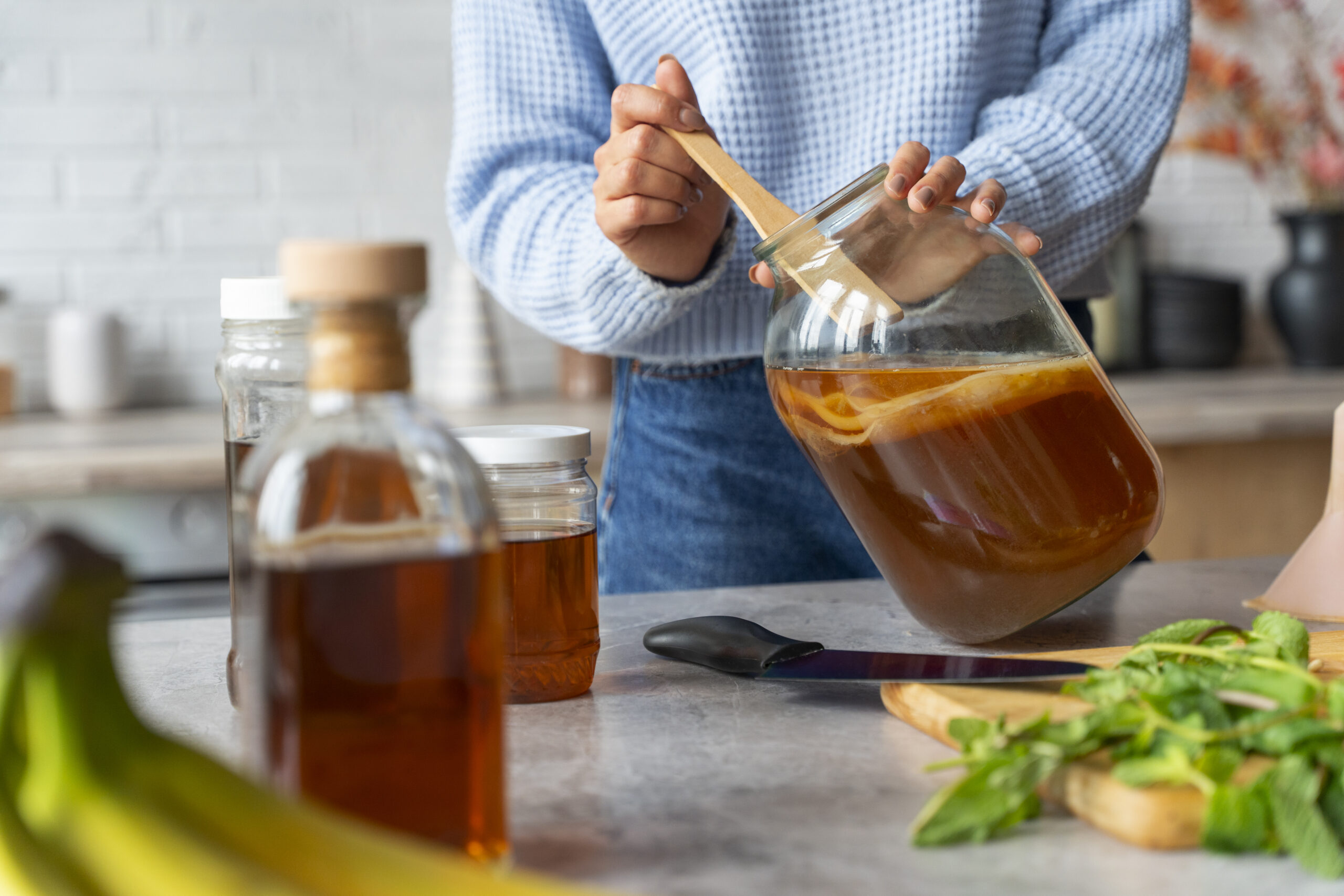 Kombucha: What Is, Composition, Healthy Properties, and Recipe