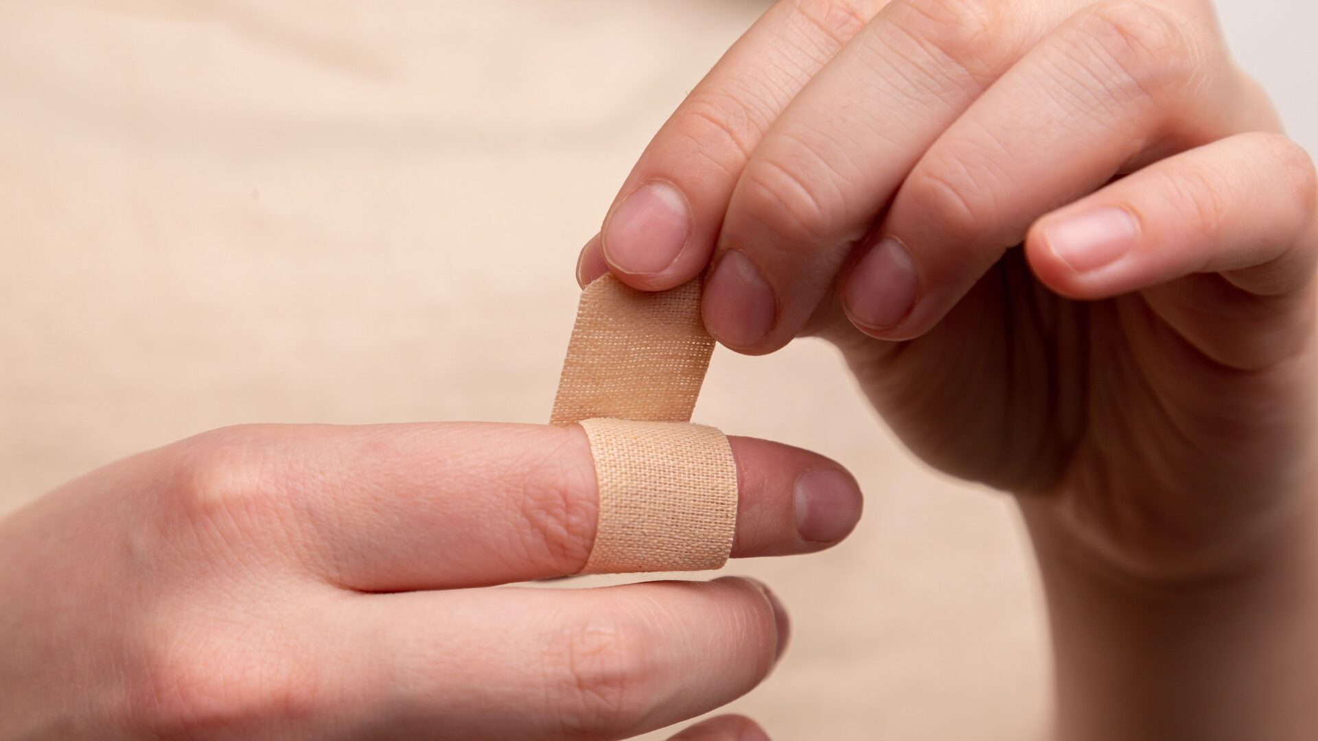 Trigger Finger: What Is, Causes, Symptoms, Diagnosis, and Rehabilitation