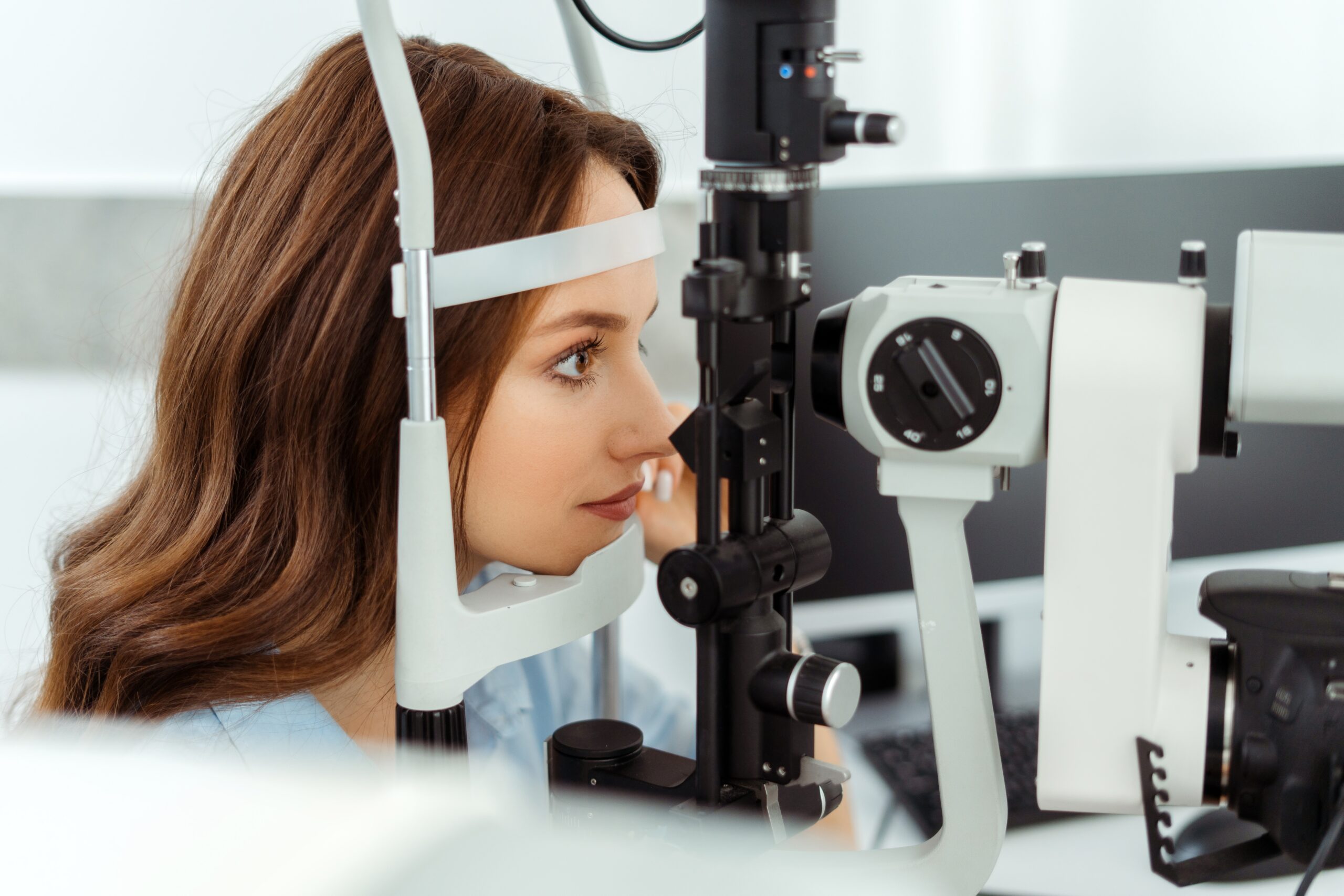 Ophthalmologist: What Is, Eye Exam, Conditions, and When To Visit