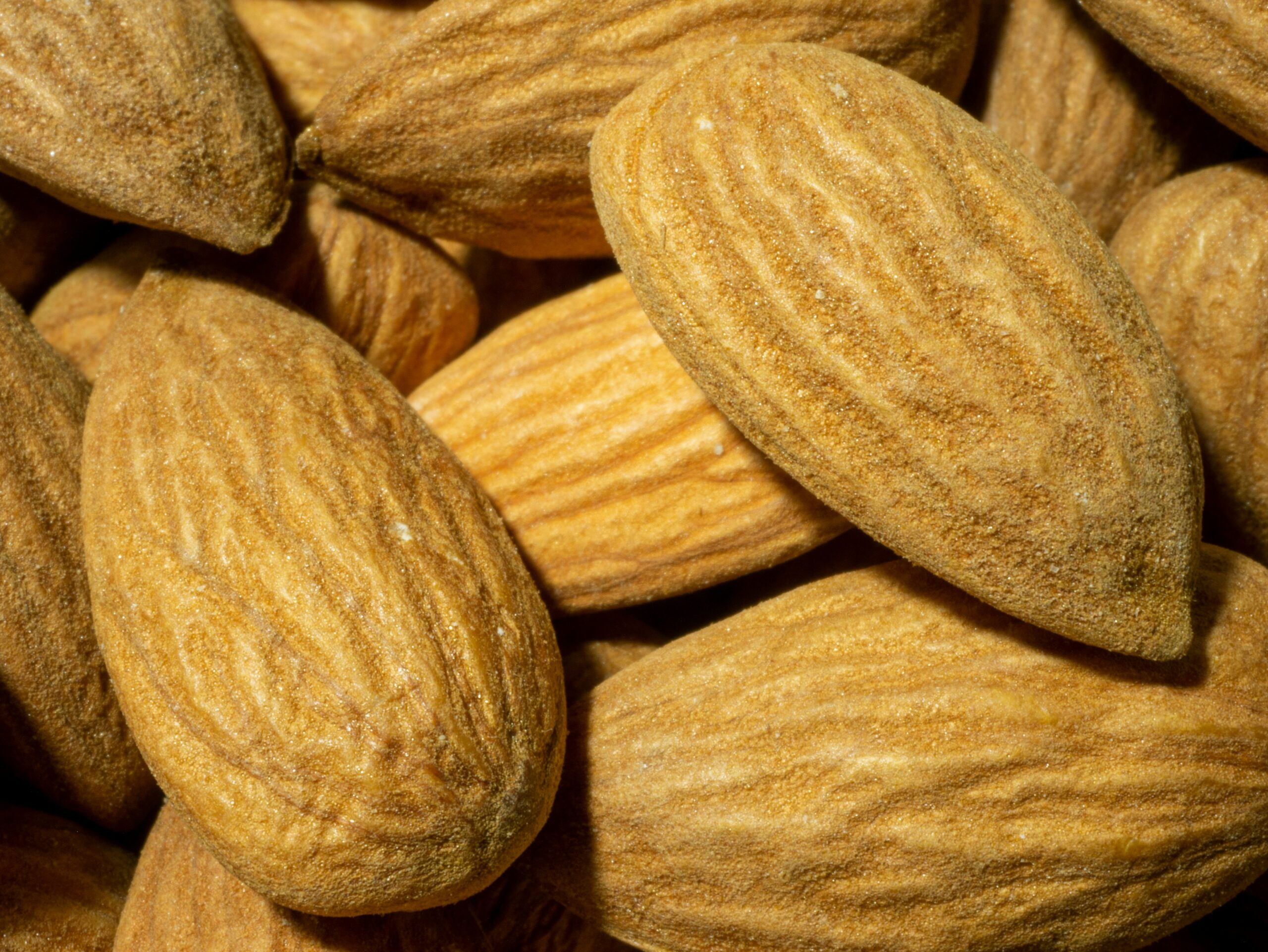 Almonds: What Are, Health Benefits, Nutrients, and Safety