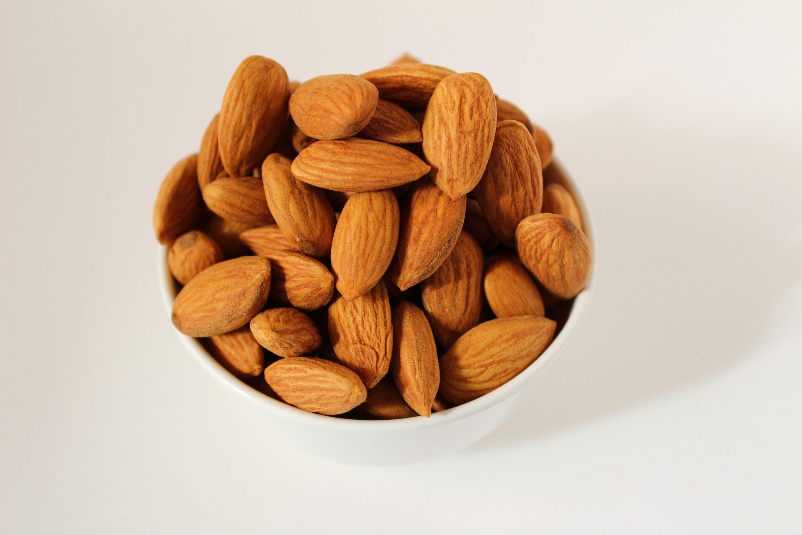 Almonds: What Are, Health Benefits, Nutrients, and Safety