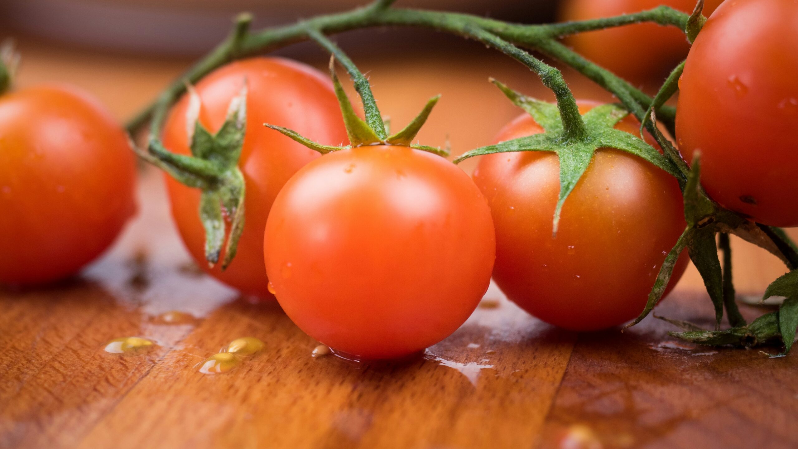 Tomatoes: What Are, Health Benefits, Nutrition Content, and Safety