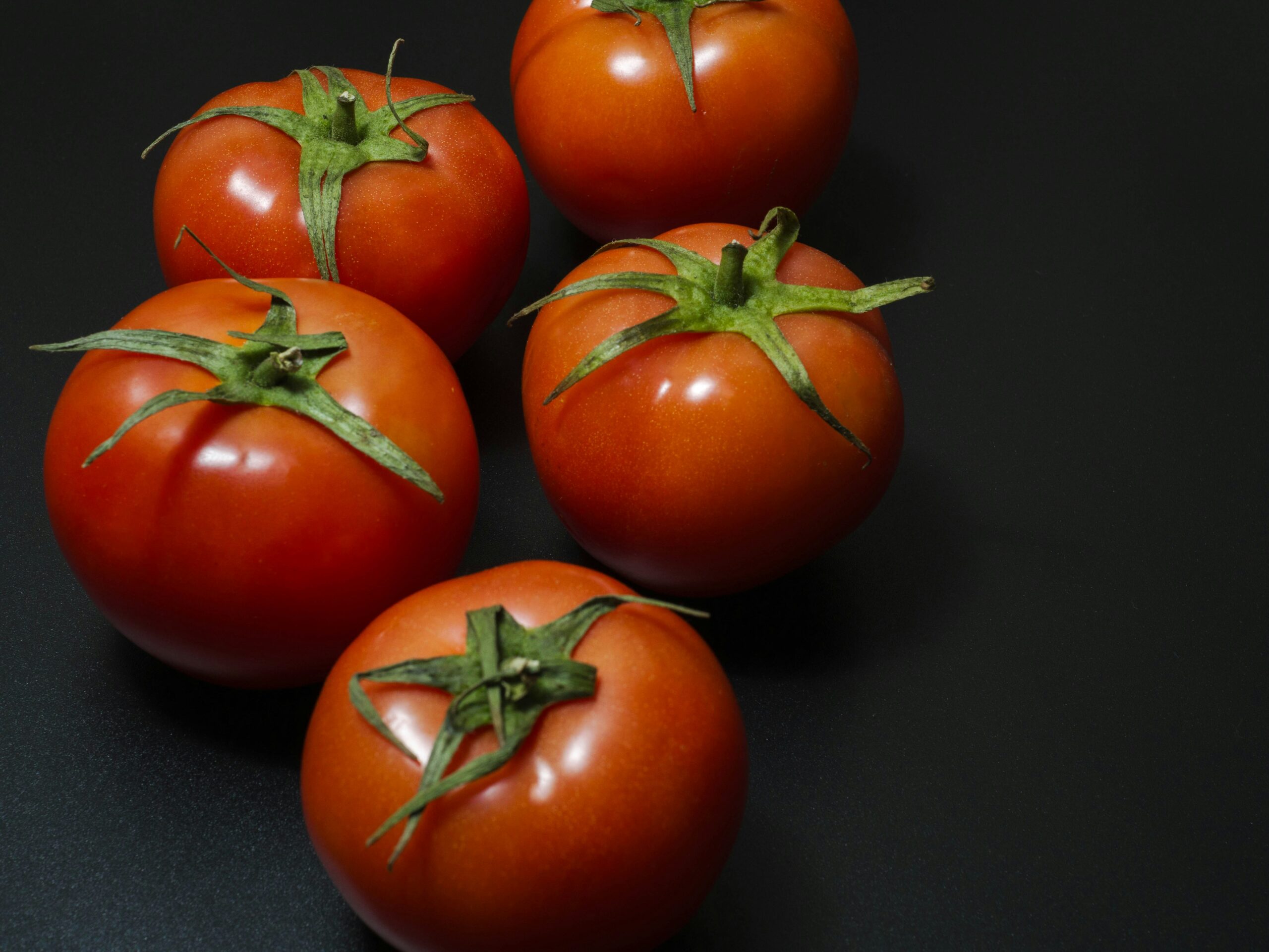 Tomatoes: What Are, Health Benefits, Nutrition Content, and Safety