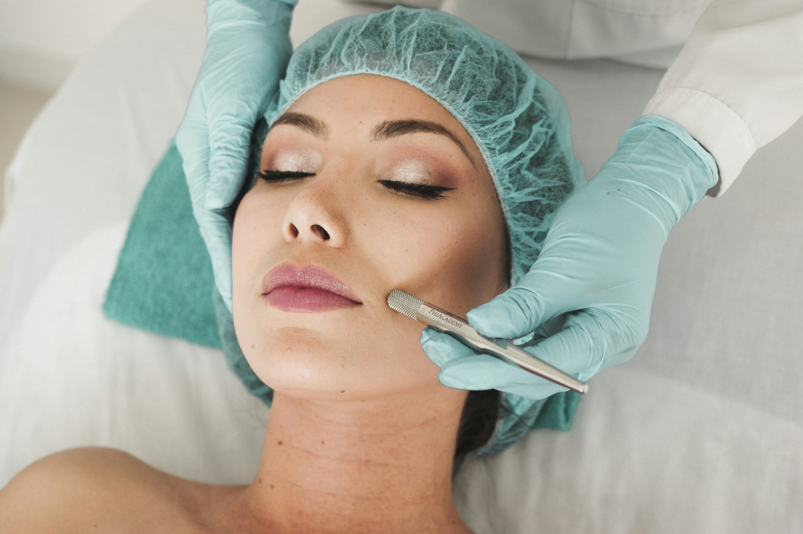 Dermaplaning: What Is, Benefits, Indications, and Contraindications