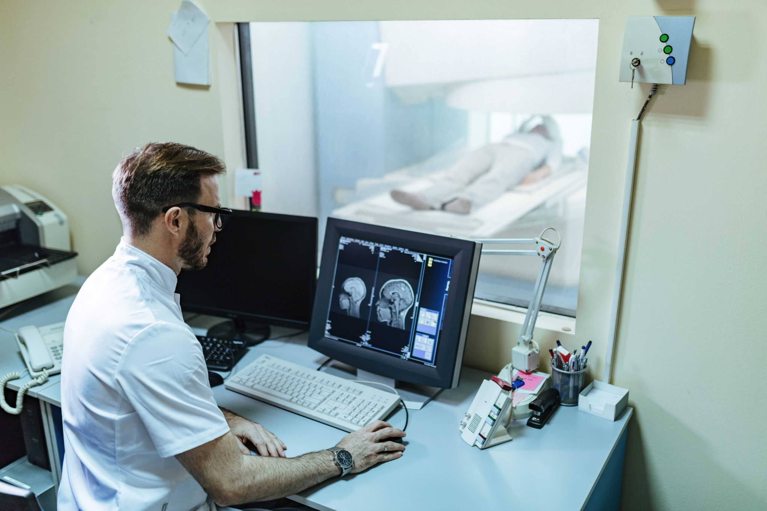 Magnetic Resonance Imaging: What Is, Preparation, and Test Course